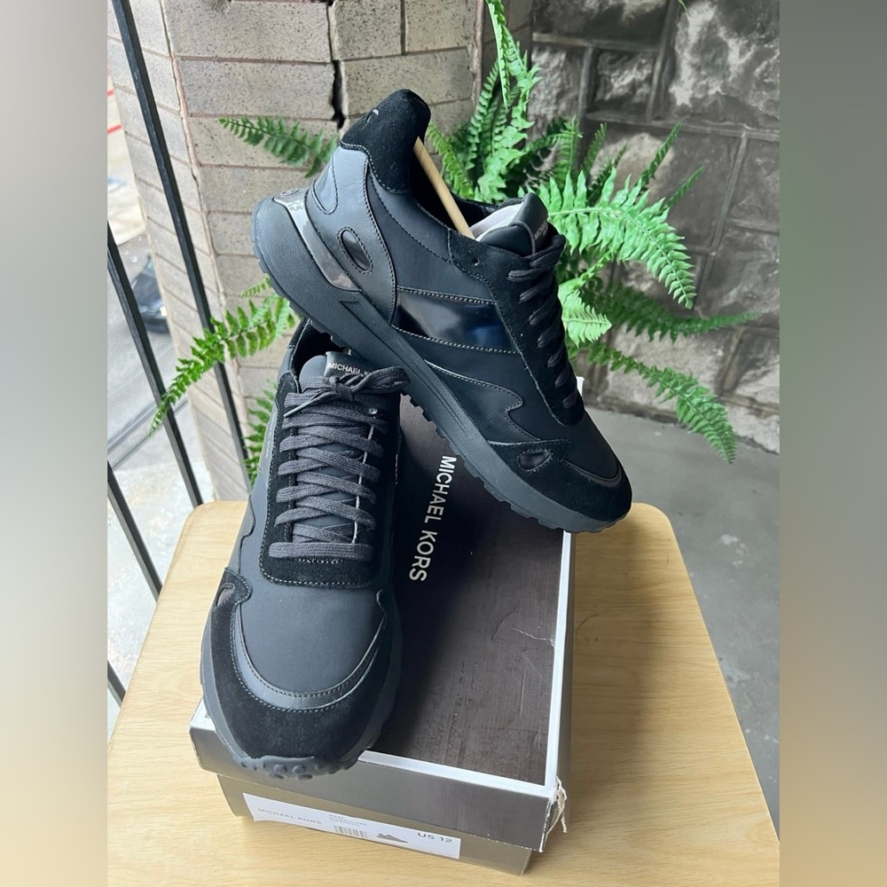 Michael kors Miles Suede and Scuba Trainer. Size 12